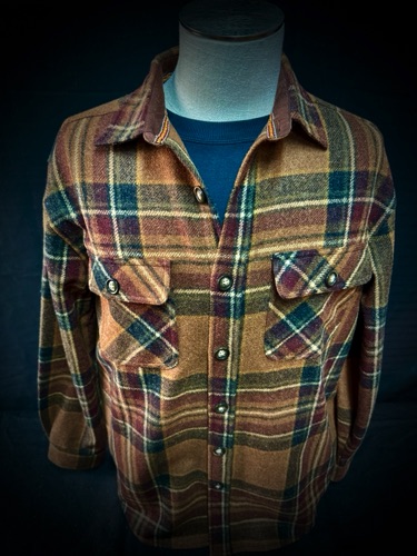 82681-7 Brown
Wool Blend Shirt 
4900-21 Black Tee