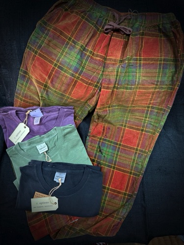 42643-5B Red/Navy/Green
Corduroy Lounge Pant
4900-89 Wine, -12 Olive, -21 Black Tee