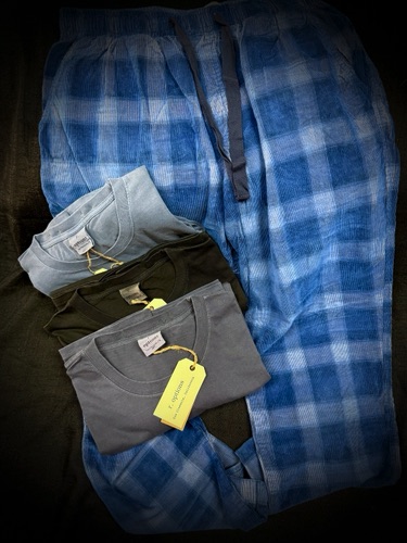 42545-3A Azure Blue
Corduroy Lounge Pant
4900- 35 Blue Jean, -21 Black, 1 Charcoal Tee