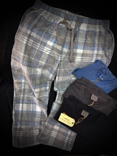 42640-3A
Corduroy Lounge Pant
4900-35 Blue Jean, -1 Charcoal, -21 Black Tee